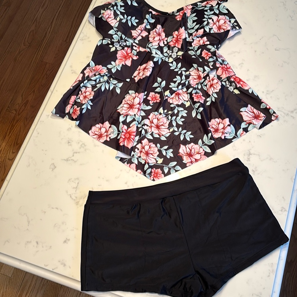 Women’s Tankini XL- New Never Worn